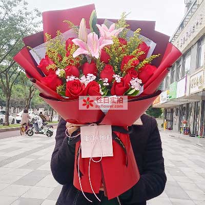 滨州19朵红玫瑰百合，与你幸福前行