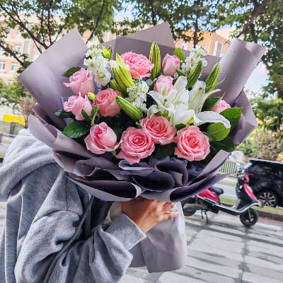滨州11朵戴安娜粉玫瑰百合，与你一起追逐梦想