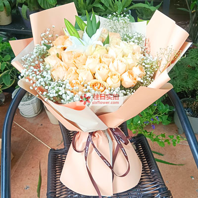 滨州33朵香槟玫瑰百合，心里永远是你